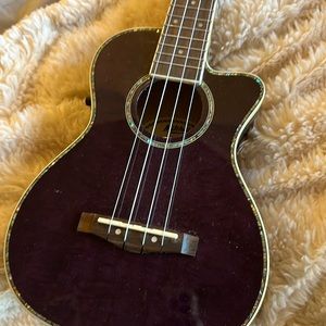 23 inch Mitchel ukelele perfect condition comes with case